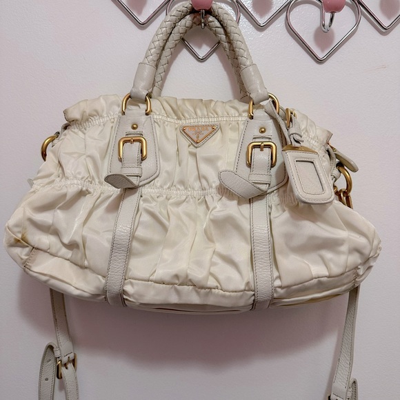 💯Authentic PRADA BOLSA NAPPA GAUFRE OFF WHITE - Picture 3 of 11